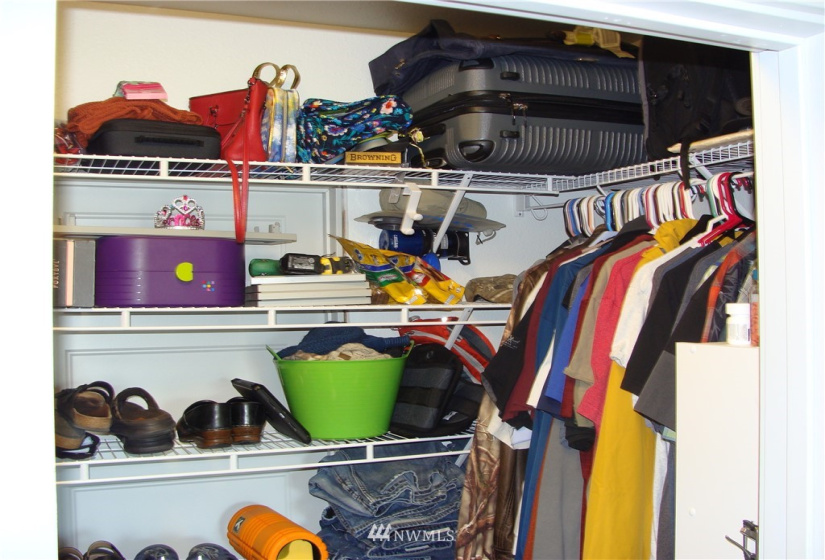 1017 Ivy, Moses Lake, Washington 98837, 4 Bedrooms Bedrooms, ,1 BathroomBathrooms,Residential,For Sale,Guffin Eccles ADD,Ivy,NWM1833624