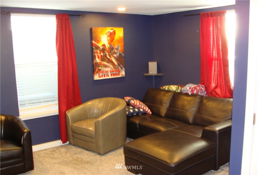 1017 Ivy, Moses Lake, Washington 98837, 4 Bedrooms Bedrooms, ,1 BathroomBathrooms,Residential,For Sale,Guffin Eccles ADD,Ivy,NWM1833624