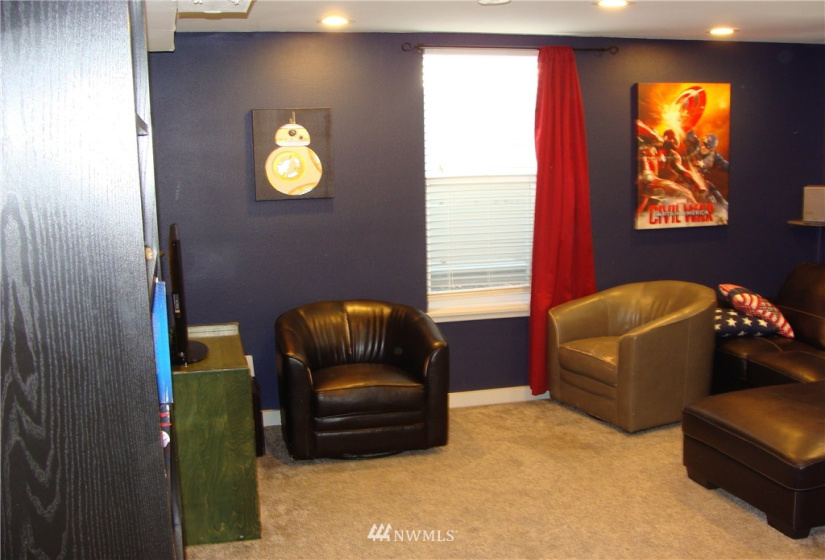 1017 Ivy, Moses Lake, Washington 98837, 4 Bedrooms Bedrooms, ,1 BathroomBathrooms,Residential,For Sale,Guffin Eccles ADD,Ivy,NWM1833624