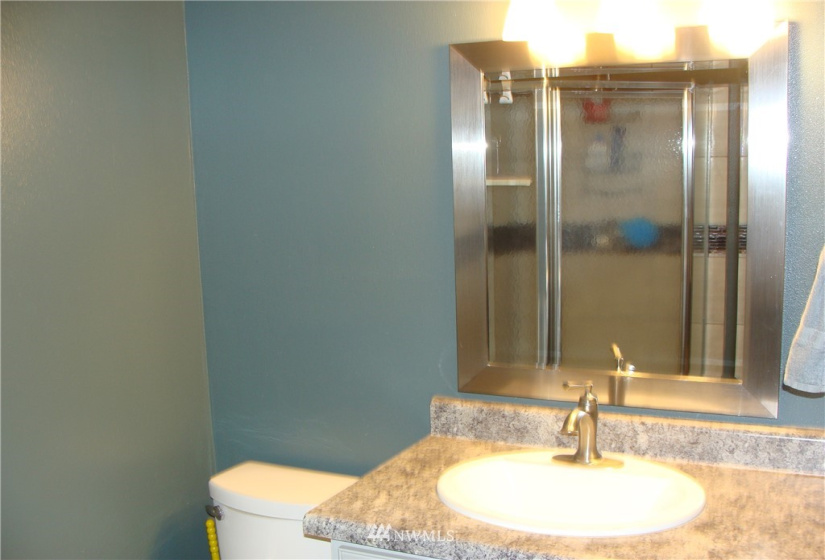 1017 Ivy, Moses Lake, Washington 98837, 4 Bedrooms Bedrooms, ,1 BathroomBathrooms,Residential,For Sale,Guffin Eccles ADD,Ivy,NWM1833624