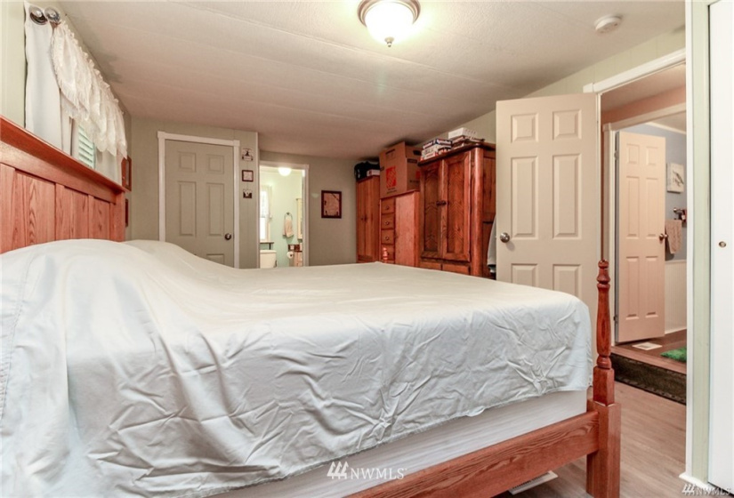 22001 106th, Kent, Washington 98031, 2 Bedrooms Bedrooms, ,2 BathroomsBathrooms,Residential,For Sale,106th,NWM1834579