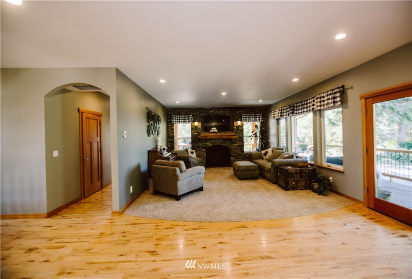 2410 Newberg, Snohomish, Washington 98290, 3 Bedrooms Bedrooms, ,4 BathroomsBathrooms,Residential,For Sale,Newberg,NWM1833930