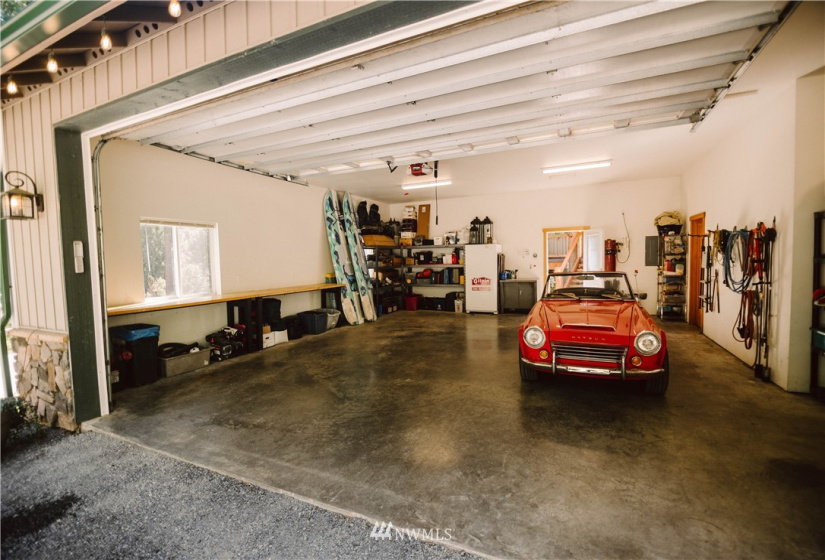 2410 Newberg, Snohomish, Washington 98290, 3 Bedrooms Bedrooms, ,4 BathroomsBathrooms,Residential,For Sale,Newberg,NWM1833930