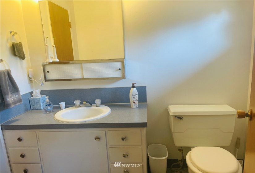 205 18th, Seaview, Washington 98631, 3 Bedrooms Bedrooms, ,1 BathroomBathrooms,Residential,For Sale,18th,NWM1834747