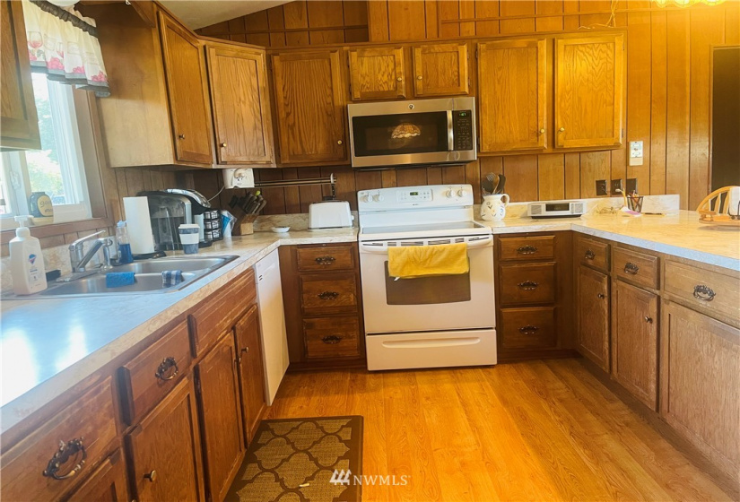 205 18th, Seaview, Washington 98631, 3 Bedrooms Bedrooms, ,1 BathroomBathrooms,Residential,For Sale,18th,NWM1834747