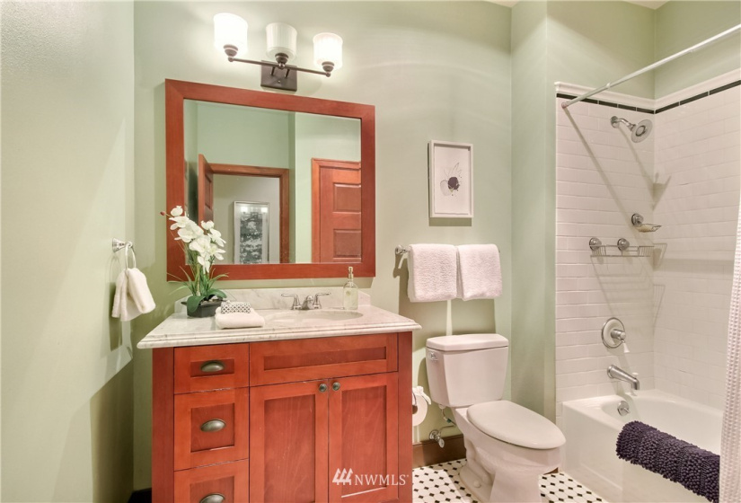 201 Galer, Seattle, Washington 98109, 1 Bedroom Bedrooms, ,1 BathroomBathrooms,Residential,For Sale,Queen Anne High School,Galer,NWM1835592