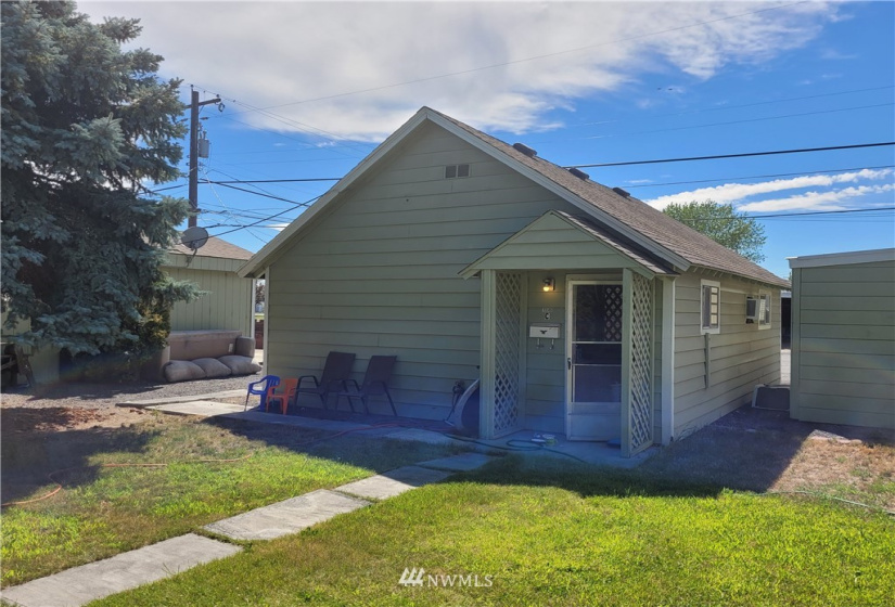 1033 Columbia, Moses Lake, Washington 98837, ,Residential Income,For Sale,Columbia,NWM1836675