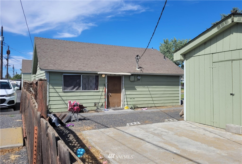 1033 Columbia, Moses Lake, Washington 98837, ,Residential Income,For Sale,Columbia,NWM1836675