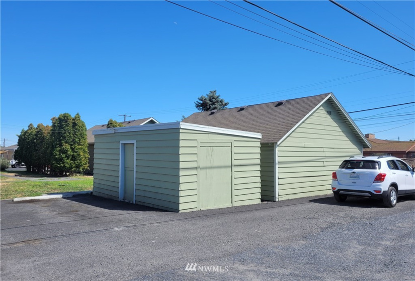 1033 Columbia, Moses Lake, Washington 98837, ,Residential Income,For Sale,Columbia,NWM1836675
