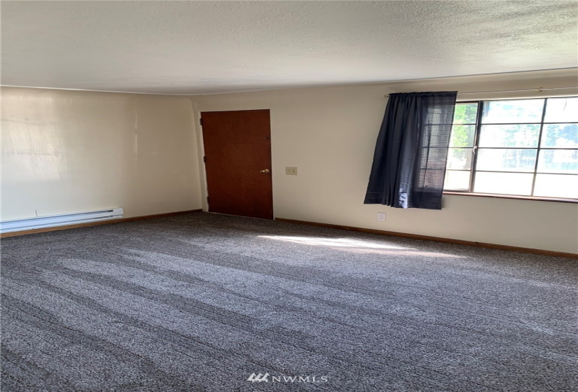 1033 Columbia, Moses Lake, Washington 98837, ,Residential Income,For Sale,Columbia,NWM1836675