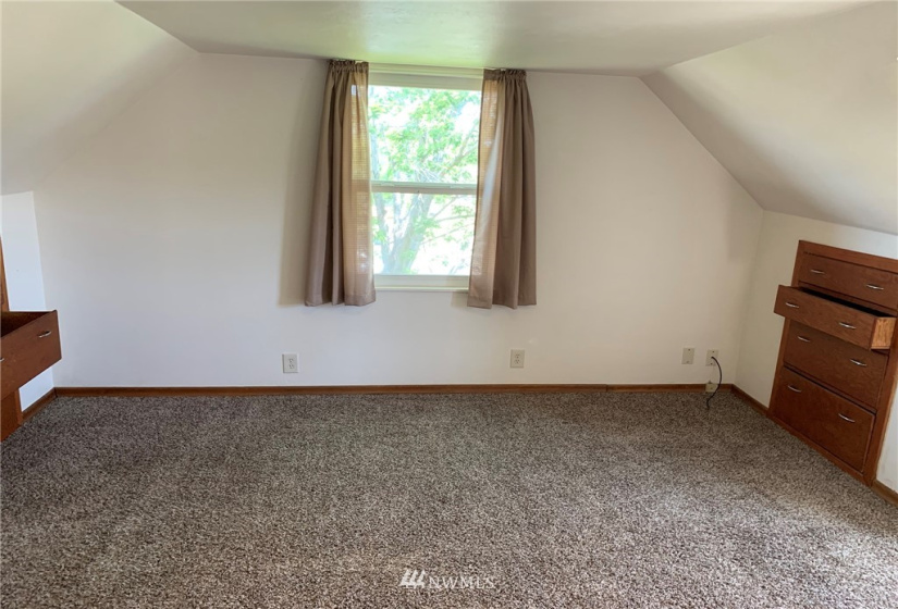 1033 Columbia, Moses Lake, Washington 98837, ,Residential Income,For Sale,Columbia,NWM1836675