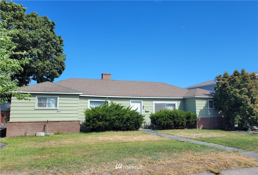 1033 Columbia, Moses Lake, Washington 98837, ,Residential Income,For Sale,Columbia,NWM1836675