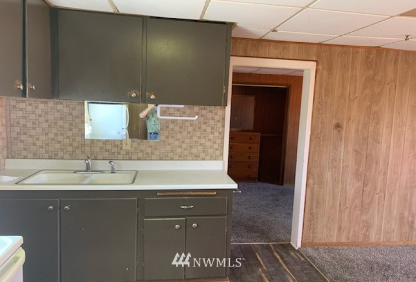 1033 Columbia, Moses Lake, Washington 98837, ,Residential Income,For Sale,Columbia,NWM1836675