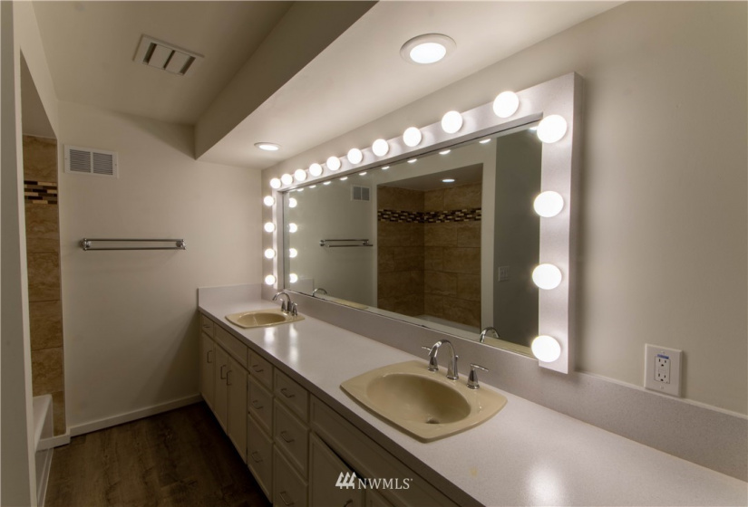 1204 10th, Auburn, Washington 98002, 4 Bedrooms Bedrooms, ,1 BathroomBathrooms,Residential,For Sale,10th,NWM1836110