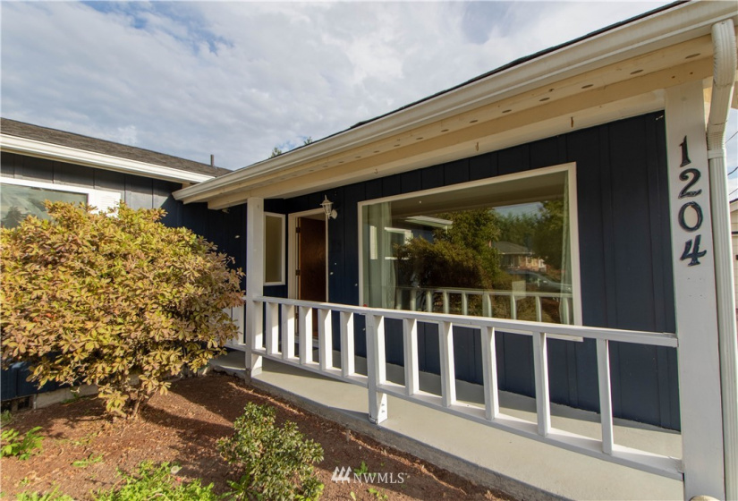 1204 10th, Auburn, Washington 98002, 4 Bedrooms Bedrooms, ,1 BathroomBathrooms,Residential,For Sale,10th,NWM1836110