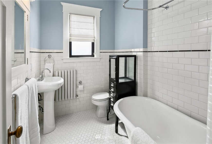 409 16th, Seattle, Washington 98112, 1 Bedroom Bedrooms, ,1 BathroomBathrooms,Residential,For Sale,The Gables,16th,NWM1837827