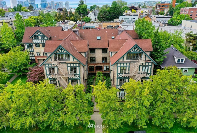 409 16th, Seattle, Washington 98112, 1 Bedroom Bedrooms, ,1 BathroomBathrooms,Residential,For Sale,The Gables,16th,NWM1837827