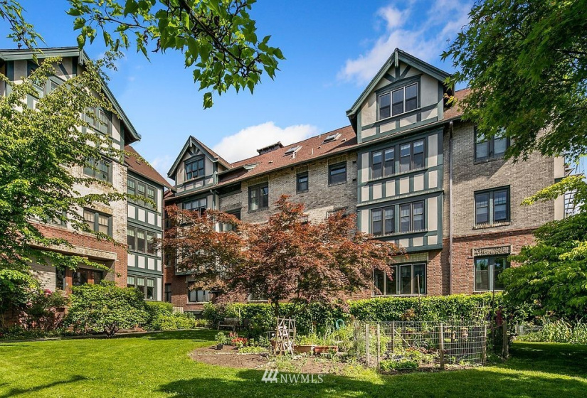 409 16th, Seattle, Washington 98112, 1 Bedroom Bedrooms, ,1 BathroomBathrooms,Residential,For Sale,The Gables,16th,NWM1837827