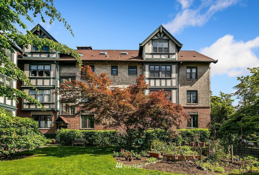 409 16th, Seattle, Washington 98112, 1 Bedroom Bedrooms, ,1 BathroomBathrooms,Residential,For Sale,The Gables,16th,NWM1837827