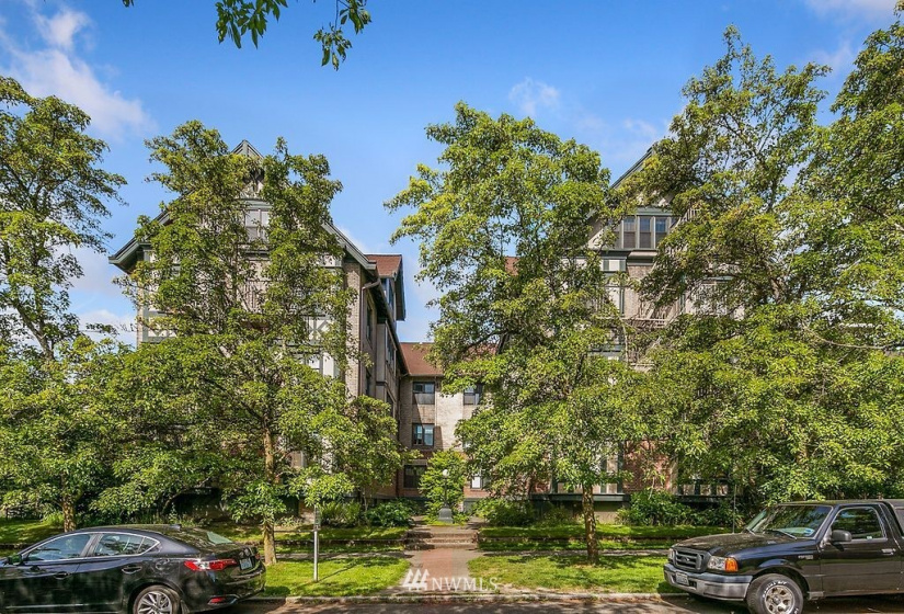 409 16th, Seattle, Washington 98112, 1 Bedroom Bedrooms, ,1 BathroomBathrooms,Residential,For Sale,The Gables,16th,NWM1837827