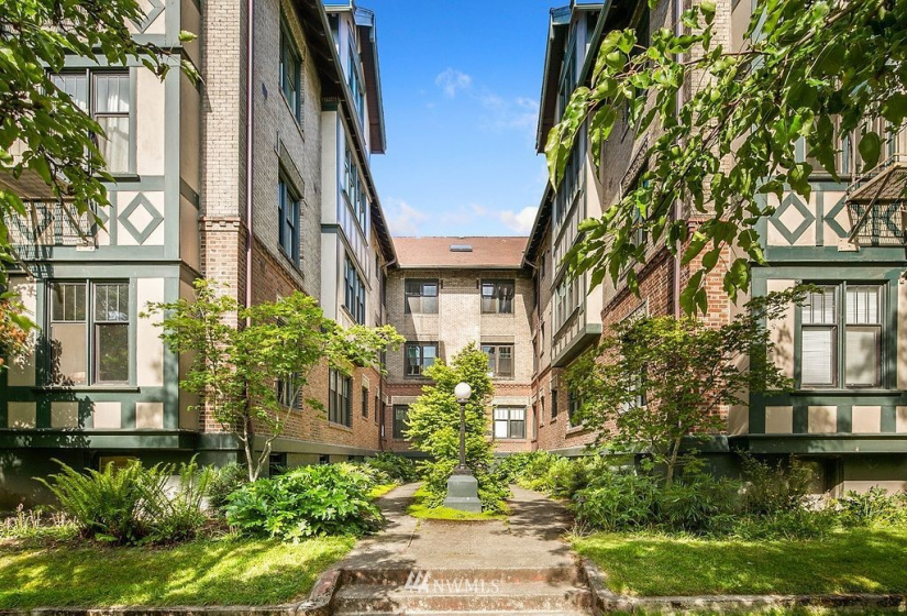 409 16th, Seattle, Washington 98112, 1 Bedroom Bedrooms, ,1 BathroomBathrooms,Residential,For Sale,The Gables,16th,NWM1837827