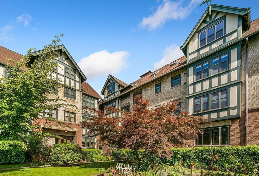 409 16th, Seattle, Washington 98112, 1 Bedroom Bedrooms, ,1 BathroomBathrooms,Residential,For Sale,The Gables,16th,NWM1837827