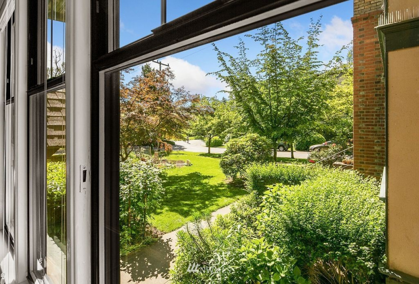 409 16th, Seattle, Washington 98112, 1 Bedroom Bedrooms, ,1 BathroomBathrooms,Residential,For Sale,The Gables,16th,NWM1837827