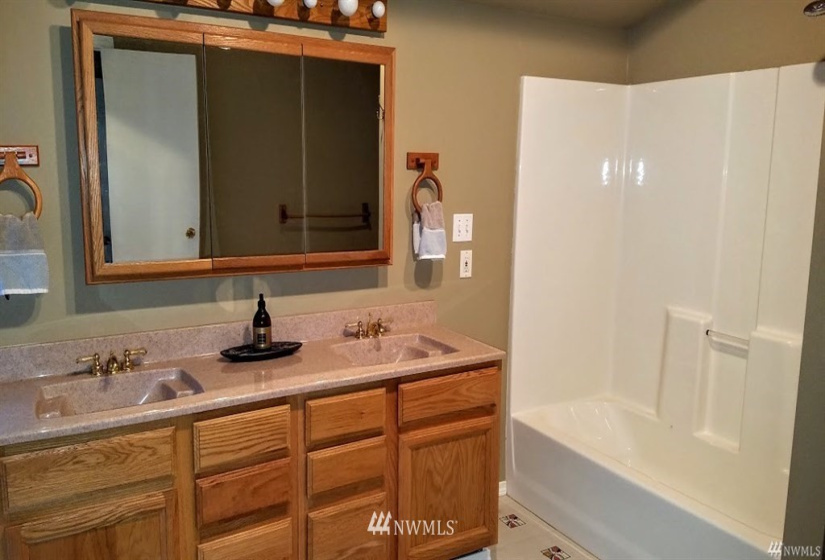 4004 228th, Bothell, Washington 98021, 3 Bedrooms Bedrooms, ,2 BathroomsBathrooms,Residential,For Sale,228th,NWM1838114