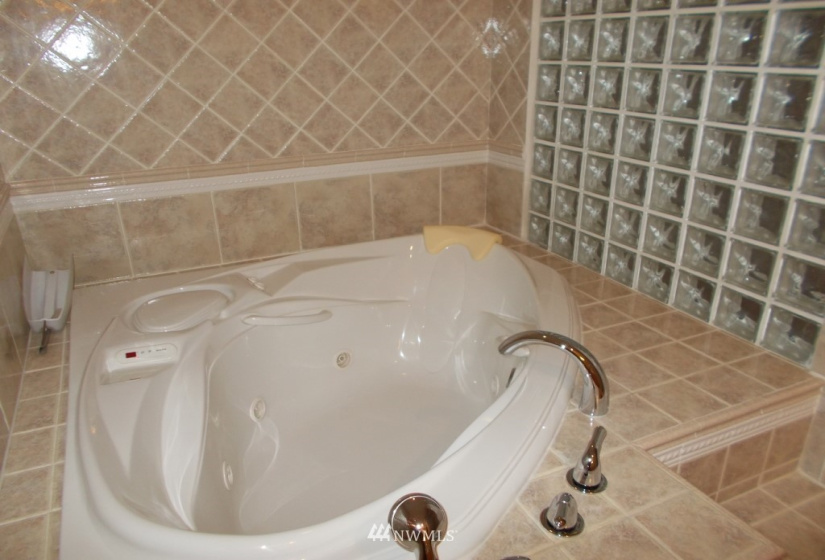 5336 86th, Seattle, Washington 98115, 4 Bedrooms Bedrooms, ,3 BathroomsBathrooms,Residential Lease,For Rent,86th,NWM1838935