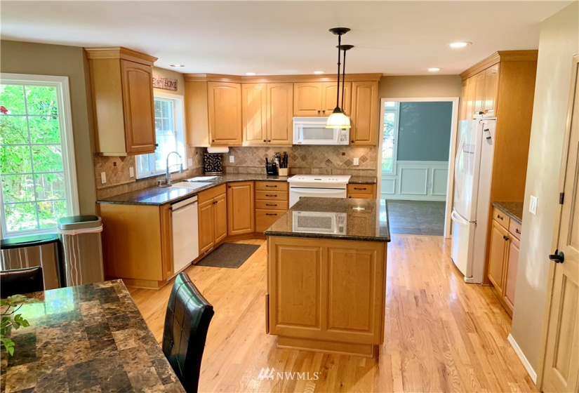 15907 134th, Puyallup, Washington 98374, 4 Bedrooms Bedrooms, ,2 BathroomsBathrooms,Residential,For Sale,134th,NWM1839703