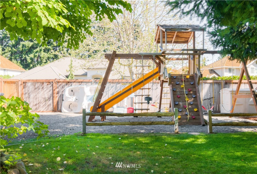 15907 134th, Puyallup, Washington 98374, 4 Bedrooms Bedrooms, ,2 BathroomsBathrooms,Residential,For Sale,134th,NWM1839703