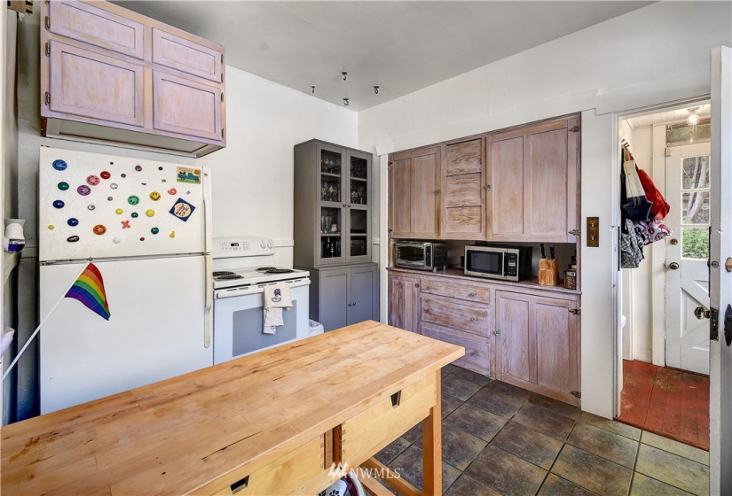 4733 5th, Seattle, Washington 98105, 3 Bedrooms Bedrooms, ,2 BathroomsBathrooms,Residential,For Sale,5th,NWM1839612