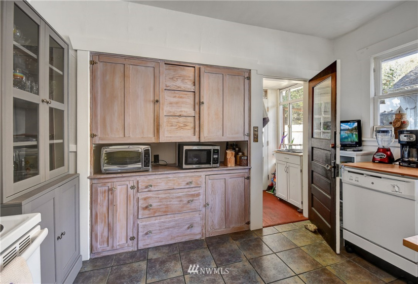 4733 5th, Seattle, Washington 98105, 3 Bedrooms Bedrooms, ,2 BathroomsBathrooms,Residential,For Sale,5th,NWM1839612