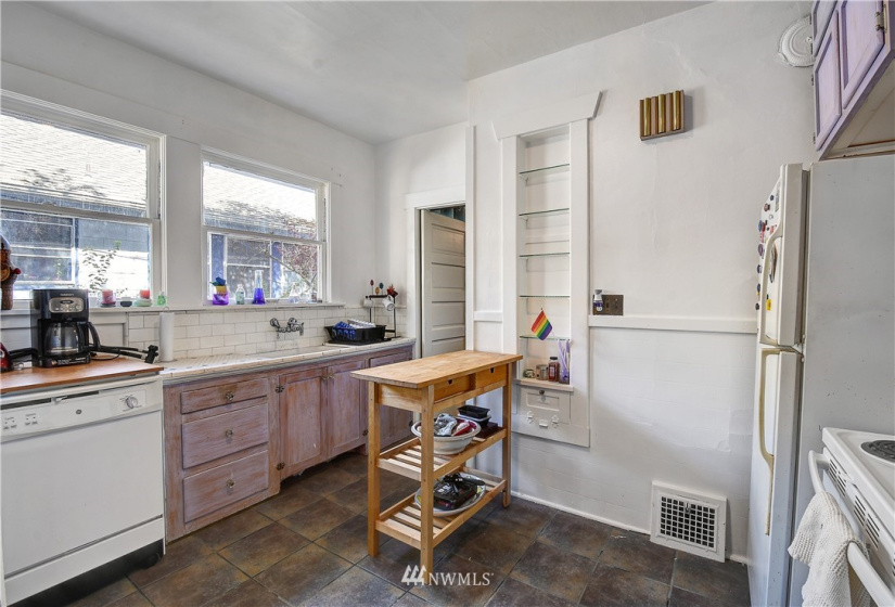 4733 5th, Seattle, Washington 98105, 3 Bedrooms Bedrooms, ,2 BathroomsBathrooms,Residential,For Sale,5th,NWM1839612