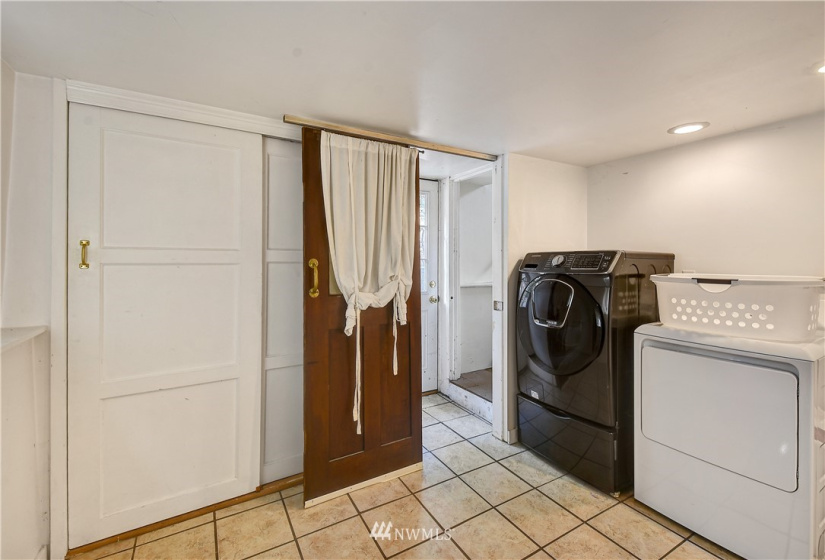 4733 5th, Seattle, Washington 98105, 3 Bedrooms Bedrooms, ,2 BathroomsBathrooms,Residential,For Sale,5th,NWM1839612