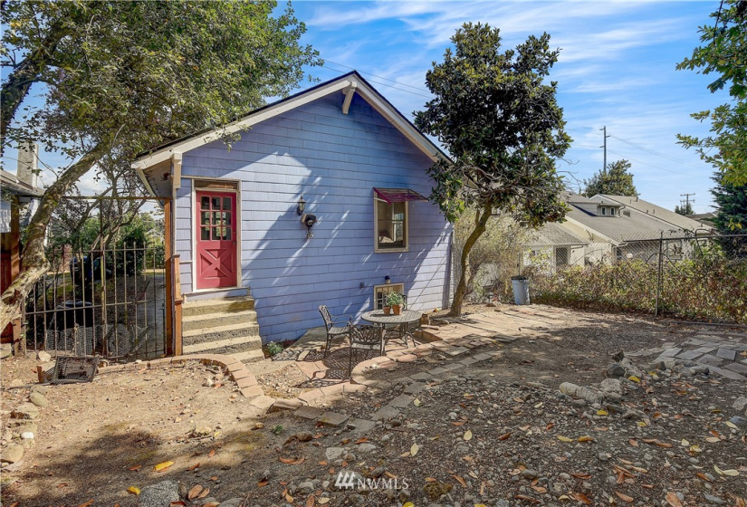 4733 5th, Seattle, Washington 98105, 3 Bedrooms Bedrooms, ,2 BathroomsBathrooms,Residential,For Sale,5th,NWM1839612