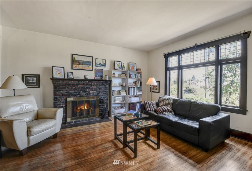 4733 5th, Seattle, Washington 98105, 3 Bedrooms Bedrooms, ,2 BathroomsBathrooms,Residential,For Sale,5th,NWM1839612