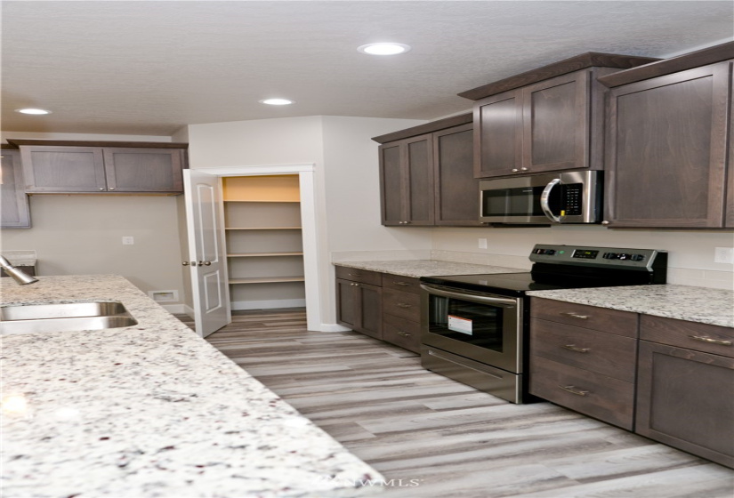 1110 Mt Baker, Othello, Washington 99344, 3 Bedrooms Bedrooms, ,2 BathroomsBathrooms,Residential,For Sale,Sandhill Estates Phase 3,Mt Baker,NWM1840151