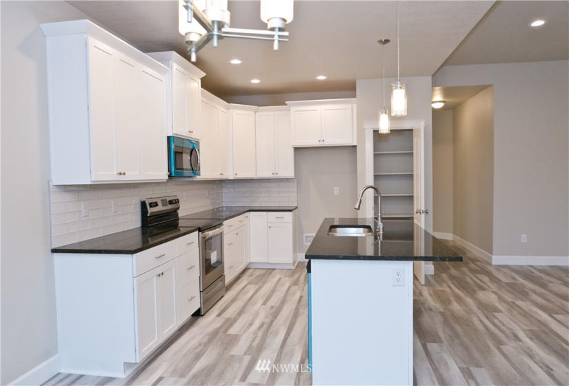 1130 Mt Baker, Othello, Washington 99344, 3 Bedrooms Bedrooms, ,2 BathroomsBathrooms,Residential,For Sale,Sandhill Estates Phase 3,Mt Baker,NWM1840188
