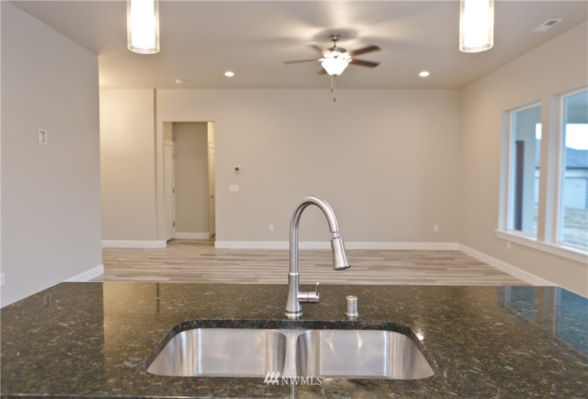 1130 Mt Baker, Othello, Washington 99344, 3 Bedrooms Bedrooms, ,2 BathroomsBathrooms,Residential,For Sale,Sandhill Estates Phase 3,Mt Baker,NWM1840188