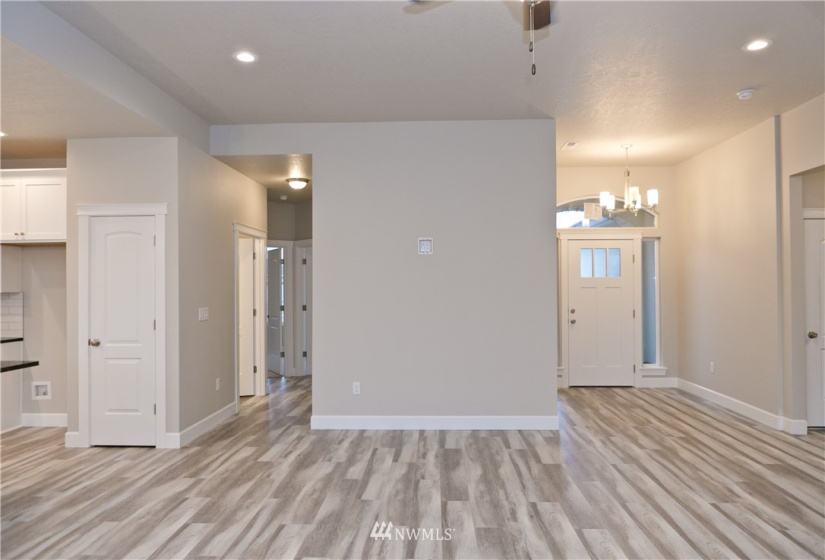 1130 Mt Baker, Othello, Washington 99344, 3 Bedrooms Bedrooms, ,2 BathroomsBathrooms,Residential,For Sale,Sandhill Estates Phase 3,Mt Baker,NWM1840188