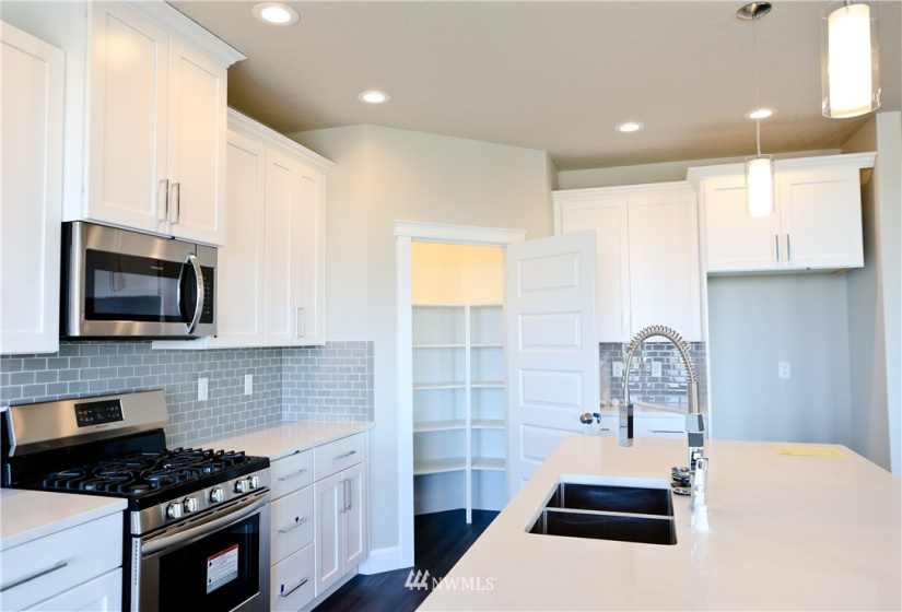 1125 Mt Baker, Othello, Washington 99344, 3 Bedrooms Bedrooms, ,2 BathroomsBathrooms,Residential,For Sale,Sandhill Estates Phase 3,Mt Baker,NWM1840421