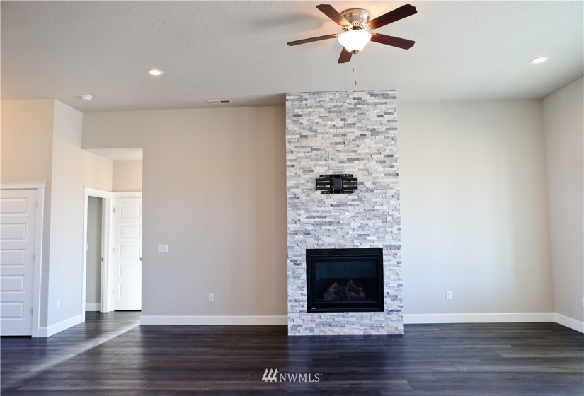 1125 Mt Baker, Othello, Washington 99344, 3 Bedrooms Bedrooms, ,2 BathroomsBathrooms,Residential,For Sale,Sandhill Estates Phase 3,Mt Baker,NWM1840421