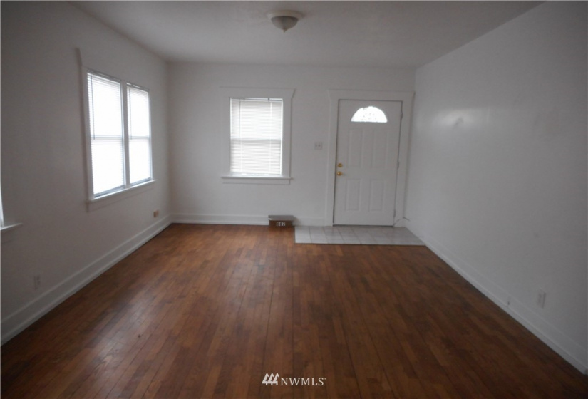611 Stewart, Puyallup, Washington 98371, ,Residential Income,For Sale,AJ Millers 2nd Addition,Stewart,NWM1840929