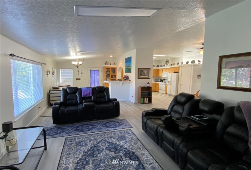 304 Commercial, Dayton, Washington 99328, 3 Bedrooms Bedrooms, ,2 BathroomsBathrooms,Residential,For Sale,Commercial,NWM1841372