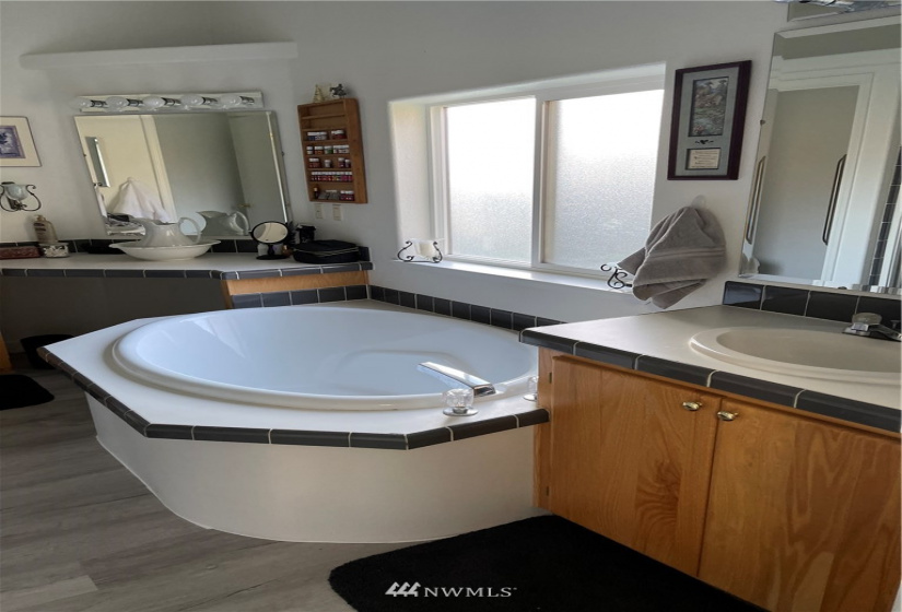 304 Commercial, Dayton, Washington 99328, 3 Bedrooms Bedrooms, ,2 BathroomsBathrooms,Residential,For Sale,Commercial,NWM1841372