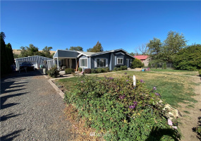 304 Commercial, Dayton, Washington 99328, 3 Bedrooms Bedrooms, ,2 BathroomsBathrooms,Residential,For Sale,Commercial,NWM1841372