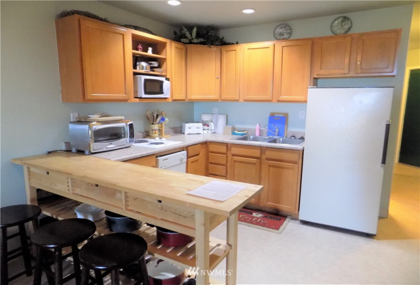 304 14th, Long Beach, Washington 98631, 1 Bedroom Bedrooms, ,2 BathroomsBathrooms,Residential,For Sale,Chautauqua Lodge,14th,NWM1840326