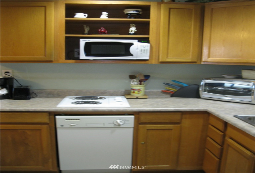 304 14th, Long Beach, Washington 98631, 1 Bedroom Bedrooms, ,2 BathroomsBathrooms,Residential,For Sale,Chautauqua Lodge,14th,NWM1840326