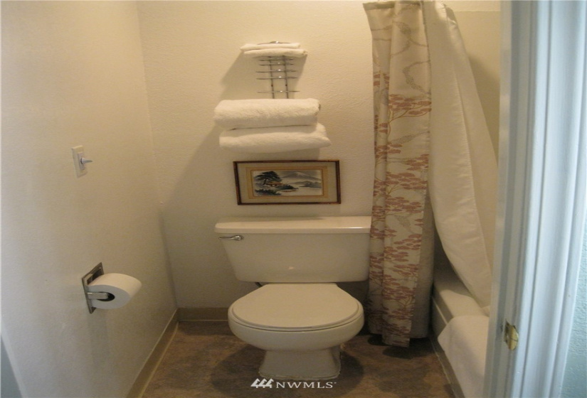 304 14th, Long Beach, Washington 98631, 1 Bedroom Bedrooms, ,2 BathroomsBathrooms,Residential,For Sale,Chautauqua Lodge,14th,NWM1840326